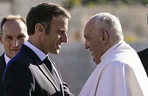 Le président français Emmanuel Macron et le papa François, chef de l'Église catholique. 23/09/2023 