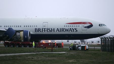طائرة للخطوط الجوية البريطانية في مطار هيثرو، لندن.