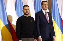 Polonya Başbakanı Mateusz Morawiecki ve Ukrayna devlet Başkanı Volodimir Zelenskiy (solda)