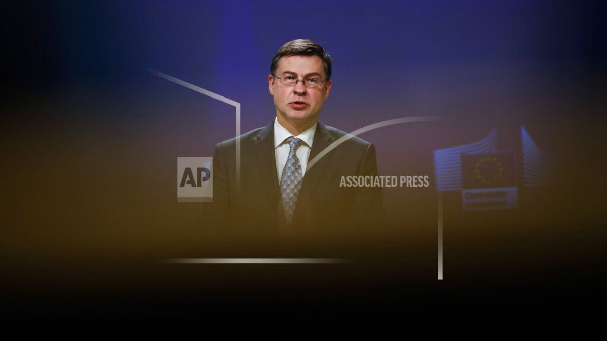 Il commissario europeo per il Commercio Valdis Dombrovskis in visita ufficiale in Cina