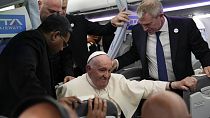 Pressekonferenz über den Wolken: Der Papst auf dem Flug von Marseille nach Rom