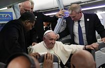 Pressekonferenz über den Wolken: Der Papst auf dem Flug von Marseille nach Rom