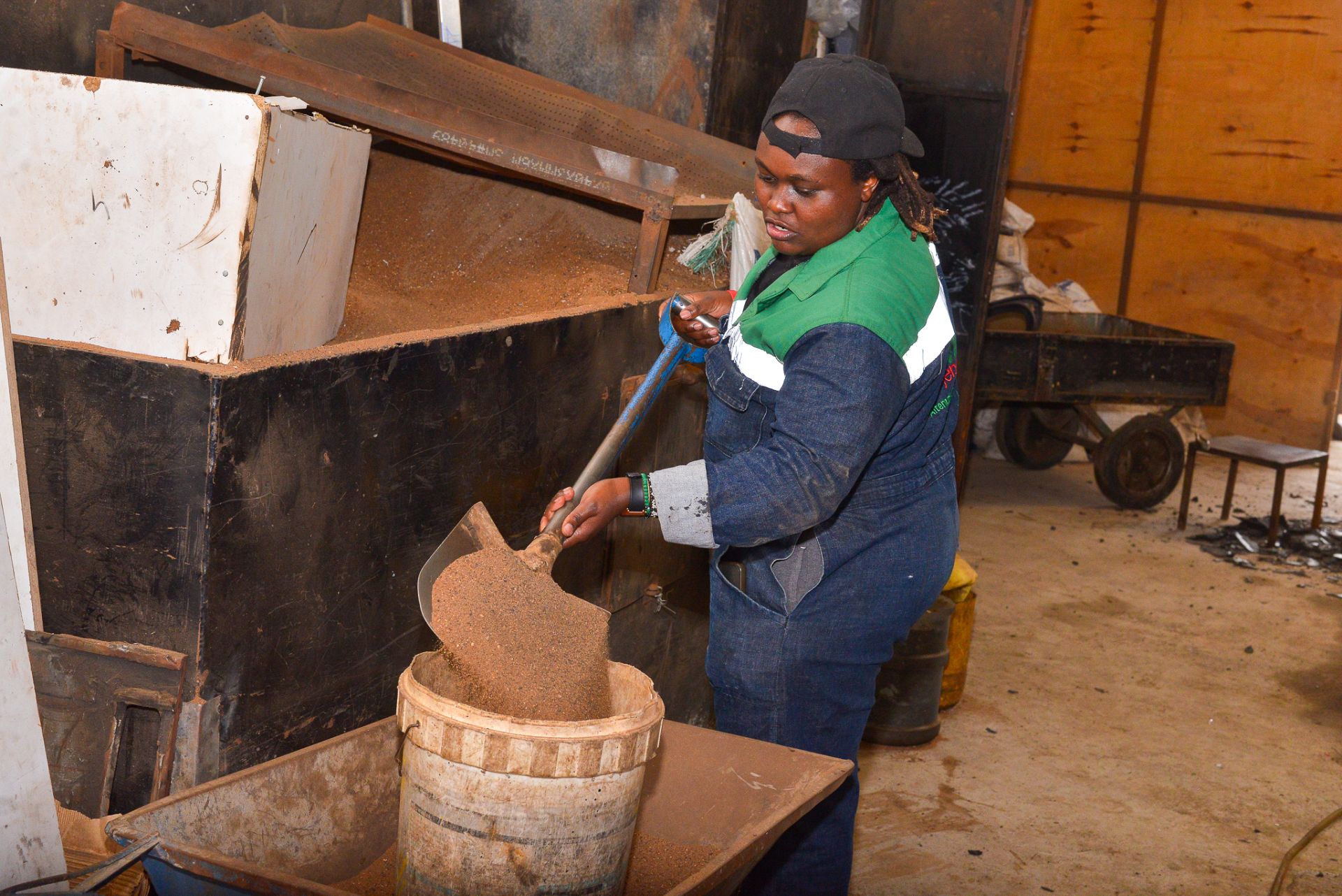 meet-the-kenyan-woman-turning-plastics-into-bricks-euronews