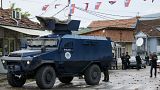 Archív fotó: koszovói rendőrök május végén Leposavic faluban