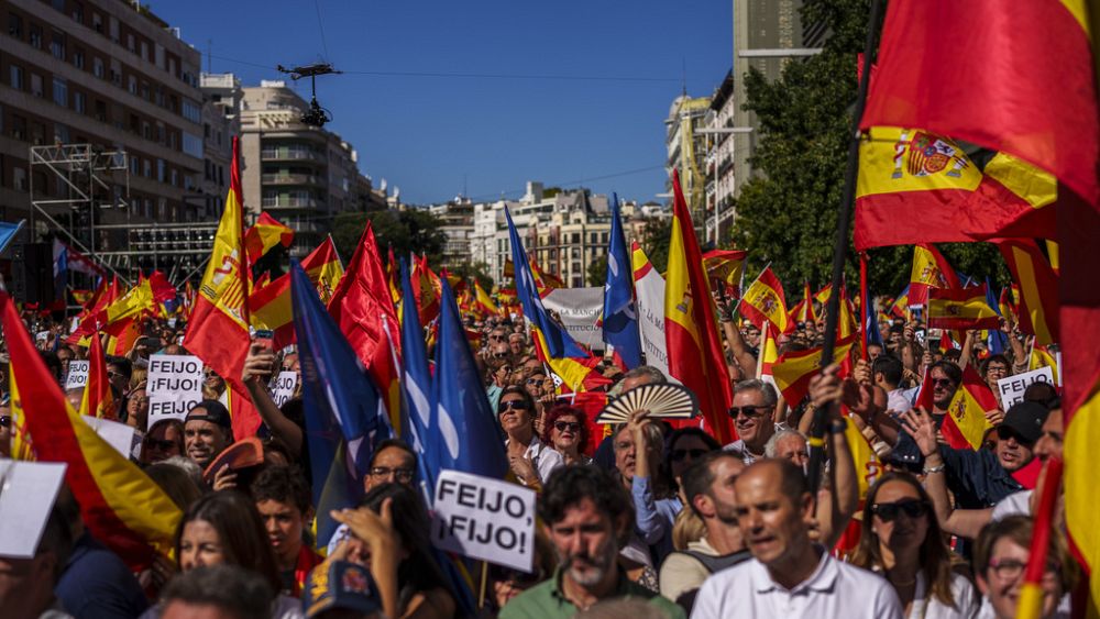 Spanish People's Party supporters rally against Catalan amnesty bill