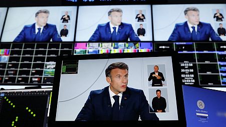 Emmanuel Macron egy élő interjúban jelentette be a kivonulást.