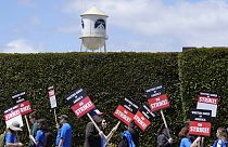Архив: митинг перед студией Paramount Pictures, Лос-Анджелес, 2 мая 2023 г.