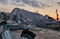 un grenier à blé détruit par une attaque de drone russe dans un port du Danube près d'Odessa, en Ukraine, le mercredi 16 août 2023.