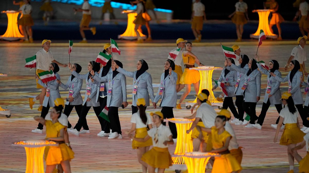 رژه ورزشکاران ایرانی در مراسم افتتاحیه بازی‌های آسیایی