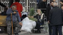 لاجئون من ناغورنو كاراباخ عند وصولهم إلى غوريس الأرمنية، أرمينيا