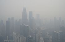 الهواء الملوث يُغرق ماليزيا في الضباب