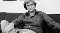 David McCallum durante uma entrevista em Nova Iorque, em 1975.