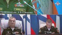 El almirante Sojolov, abajo a la izquierda, en el vídeo difundido por Rusia para demostrar que está vivo