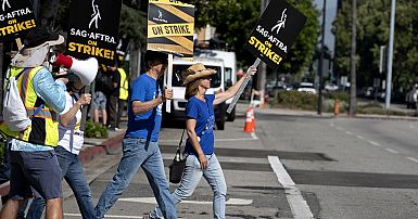 Hollywood screenwriters agree definitive deal to end months-long ...