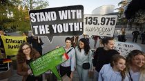Молодые климатические активисты из Португалии перед Европейским судом по правам человека в Страсбурге 