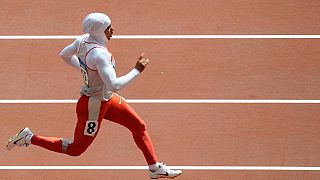 Pekin Olimpiyat Oyunları'nda başörtülü şekilde mücadele eden Bahreynli sporcu Rukiye el Ghasara (arşiv)