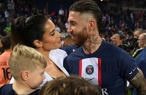 سيرخيو راموس مع زوجته بيلار روبيو بعد مباراة مع باريس سان جرمان