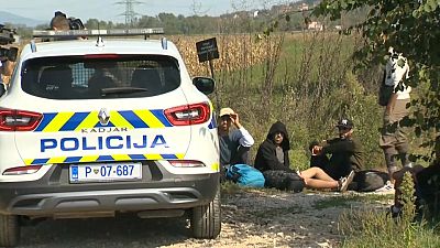 شرطة الحدود السلوفينية توقف المهاجرين غير الشرعيين