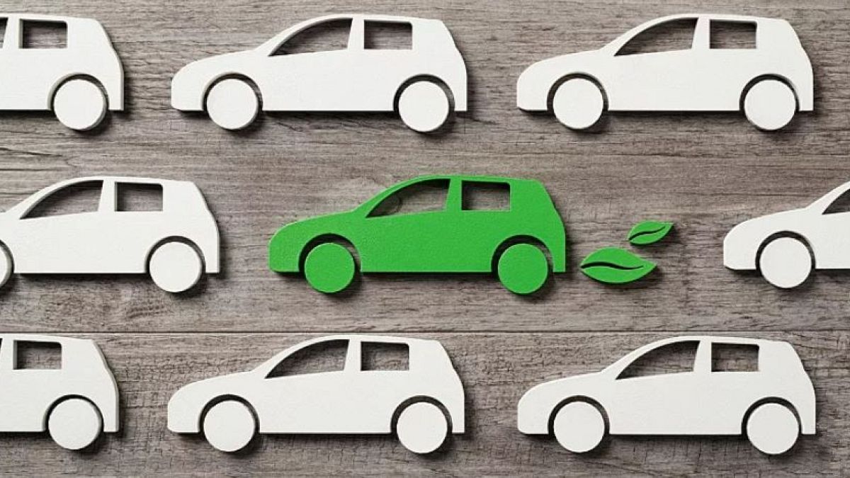 Elekrtikli arabaların üretminde kullanılan ağır metaller ve bataryaların büyük oranda geri dönüştürülemez oluşu iklim krizi açısından büyük bir sorun olarak kabul ediliyor.