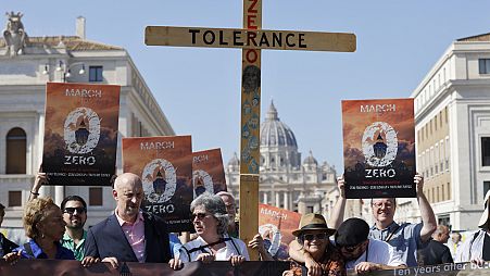 Акция против педофилии в Католической церкви у площади Св. Петра в Риме
