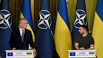 Il segretario della Nato Jens Stoltenberg durante la conferenza congiunta con il presidente ucraino Zelensky