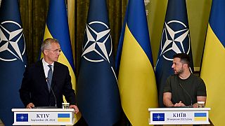 Il segretario della Nato Jens Stoltenberg durante la conferenza congiunta con il presidente ucraino Zelensky