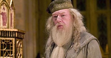 Morreu Michael Gambon, ator conhecido por interpretar