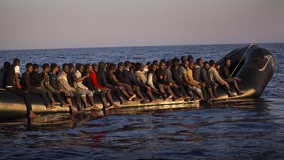 مهاجرون تم إنقاذهم على بعد نحو 17 كلم من سواحل مدينة صبراته الليبية. 2016/08/20