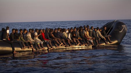مهاجرون تم إنقاذهم على بعد نحو 17 كلم من سواحل مدينة صبراته الليبية. 2016/08/20