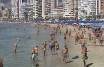 Milhares de portugueses e espanhóis na praia, com a subida das temperaturas 