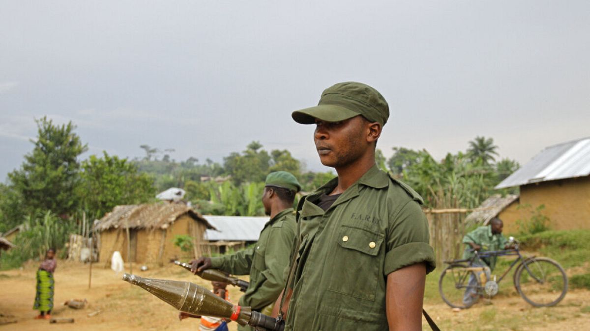 جندي كونغولي في قرية واليكالي الصغيرة، الكونغو