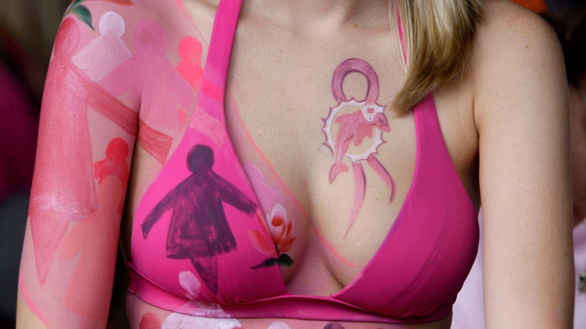 ماه اکتبر، ملقب به «ماه صورتی»، اختصاص به آگاهی‌رسانی درباره سرطان پستان دارد
