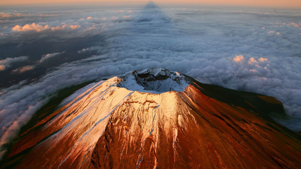 Se han encontrado microplásticos en las nubes que rodean la cima del monte Fuji.