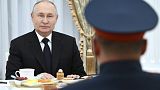 El presidente ruso, Vladímir Putin, se reúne con militares, participantes en una operación militar especial rusa, en el Kremlin de Moscú, Rusia, el 29 de septiembre de 2023