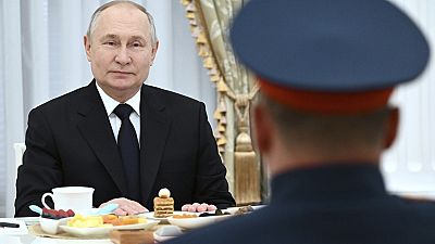 Vladímir Putin durante una reunión con la cúpula militar en Moscú, Rusia