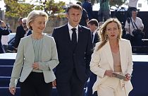 Ursula von der Leyen, Emmanuel Macron y Giorgia Meloni, en la cumbre del MED9 en La Valeta