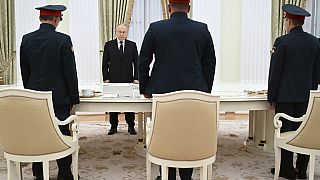 Vladimir Putin saldamente al timone. 