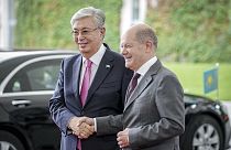 El canciller alemán, Olaf Scholz, recibe en Berlín al presidente de Kazajistán, Kasim Yomart Tokáyev