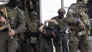 Koszovói rendőrök elfogták a szerb fegyverest Pristinában (2023.09.26.)