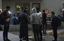 Menedékkérők a berlini regisztrációs központ előtt