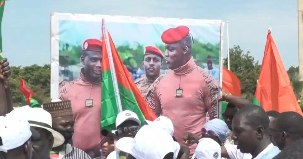 Burkina Faso: Partisans demonstrate in support to junta one year post coup