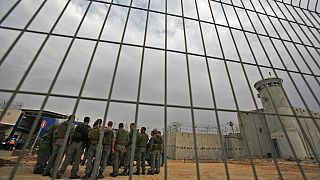 شرطة الحدود الإسرائيلية تستعد للدخول إلى سجن عوفر 