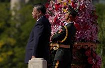 الرئيس الصيني يحضر مراسم يوم الشهداء
