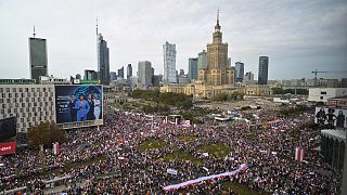  مسيرة لدعم المعارضة ضد حزب القانون والعدالة الشعبوي الحاكم في وارسو، بولندا، الأحد 1 أكتوبر 2023.