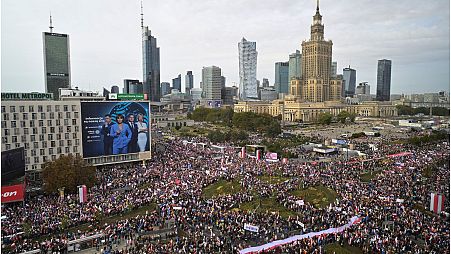 تظاهرات یک ملیون نفری مخالفان دولت لهستان در ورشو