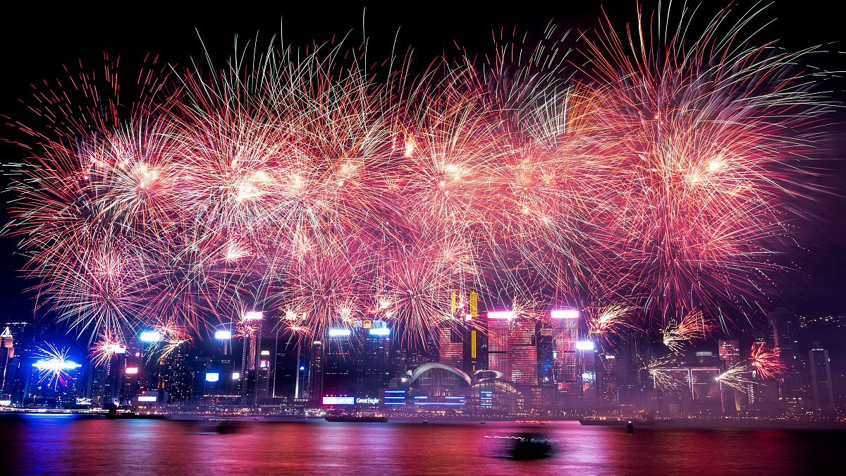  ميناء فيكنتوريا مسرحاً لعرض مميز للألعاب النارية بمناسبة الاحتفال باليوم الوطني الصيني
