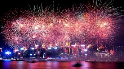  ميناء فيكنتوريا مسرحاً لعرض مميز للألعاب النارية بمناسبة الاحتفال باليوم الوطني الصيني