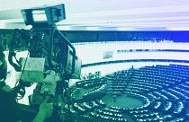 На судьбоносном заседании в Страсбурге евродепутаты потребовали дополнительных мер для обеспечения свободы слова и осудили онлайн-слежку за журналистами.