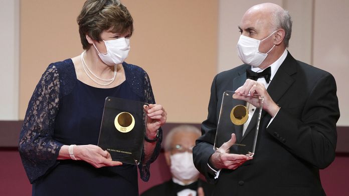 Fact-check: Did COVID vaccine scientists accept Nobel Prize wearing face masks?