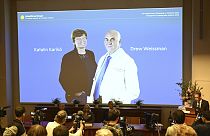 Nobel Tıp Ödülü, COVID-19'a karşı mRNA aşılarının geliştirilmesini sağlayan keşifleri nedeniyle Macar Katalin Karikó ve ABD'li Drew Weissman'a verildi